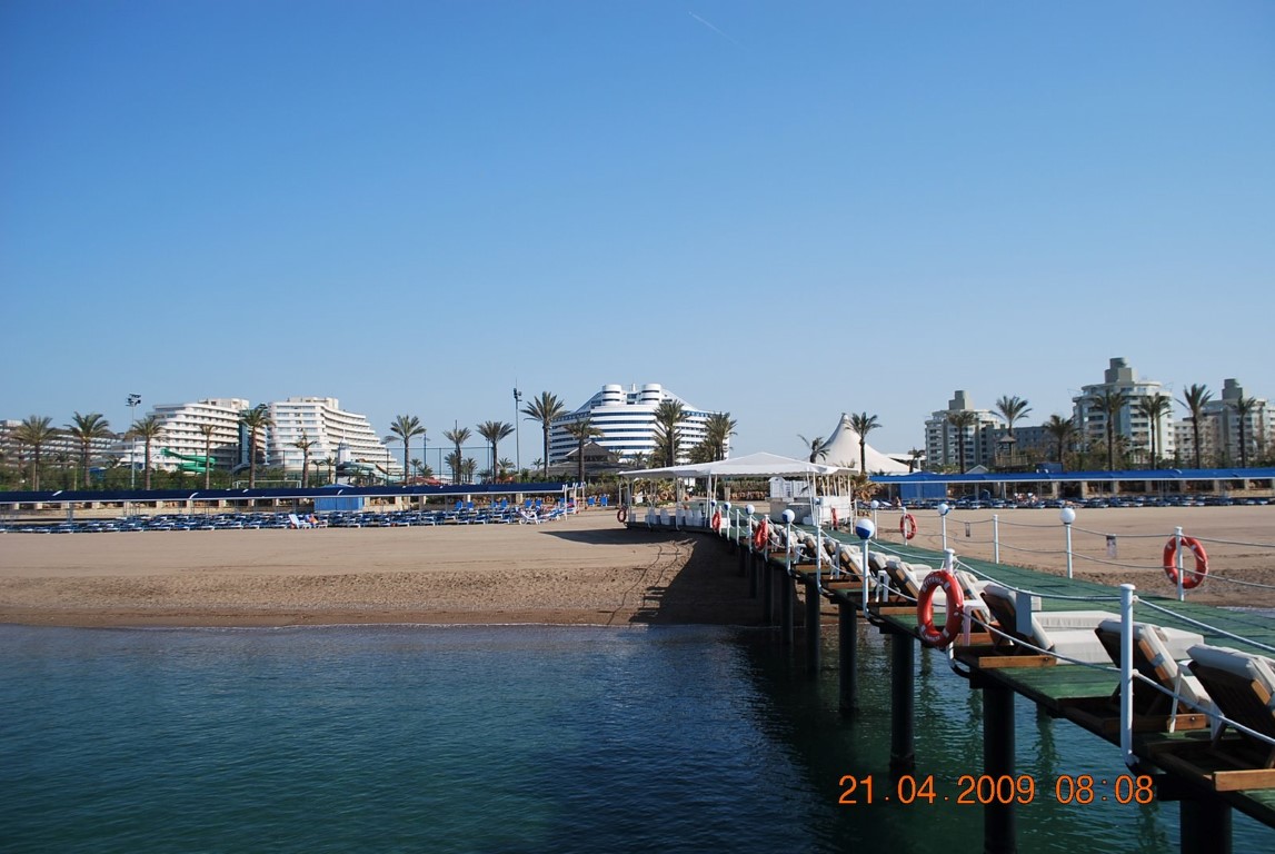 imagini hotel TITANIC LARA